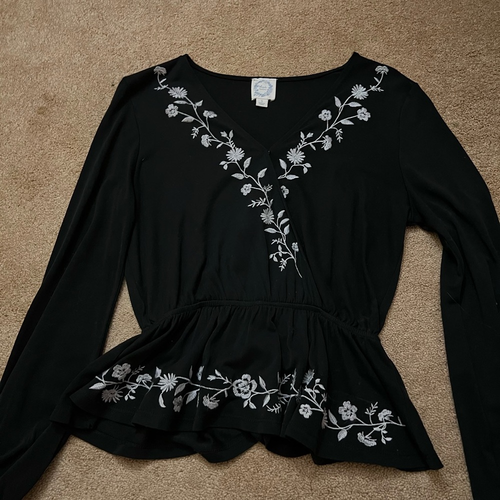 Black detailed floral blouse with waist elastic